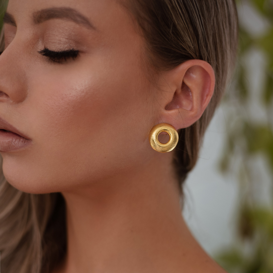 Handcrafted Cirdo Earrings in bronze with a 24-karat gold plating..