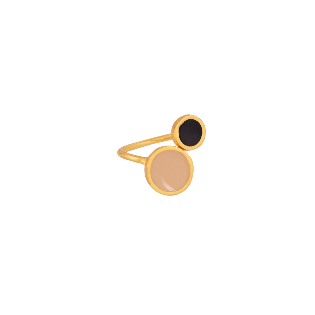 The Duo Roma Ring handmade by Colombian artisans in bronze with 24-karat gold plating an enamel finish