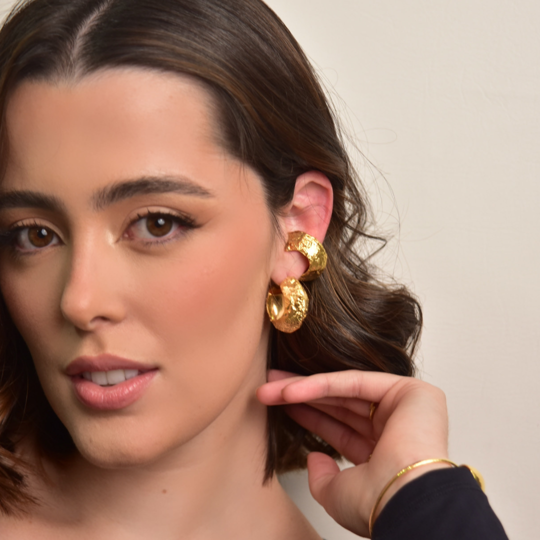 The Piro ear cuff are handmade by Colombian artisans in bronze with 24-karat gold plating