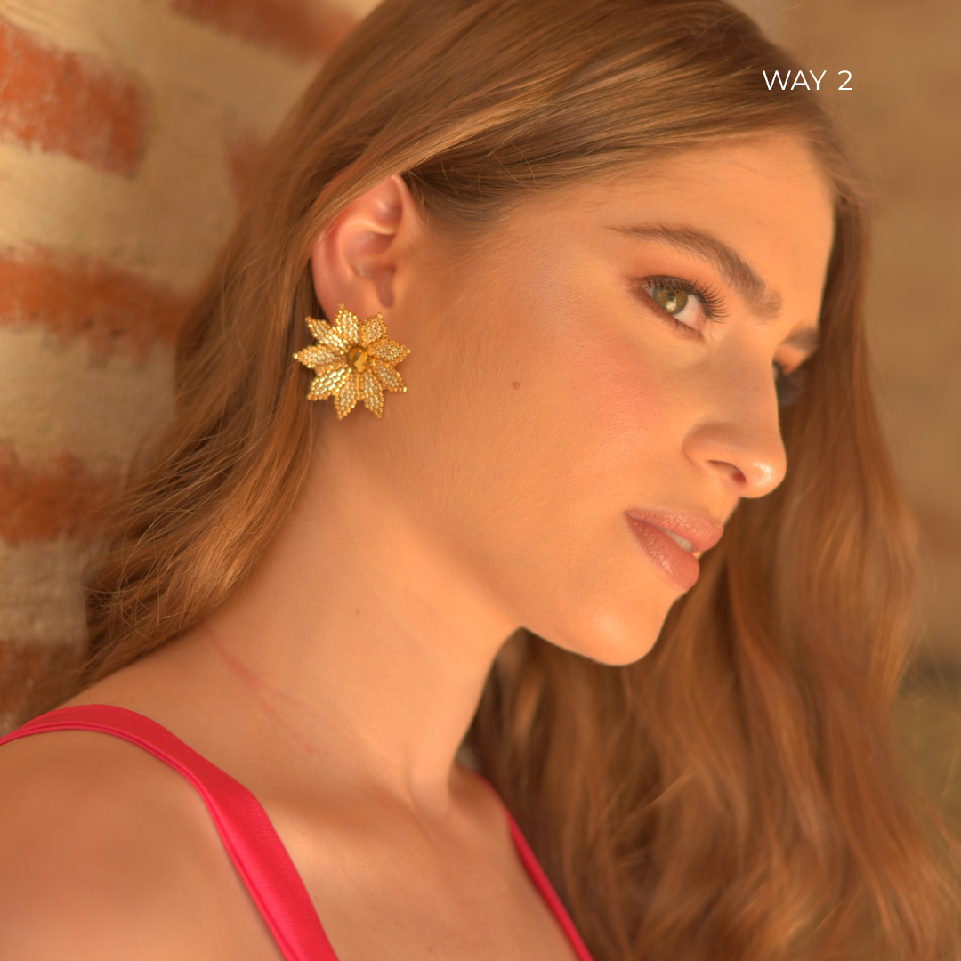 The Flora earrings are versatile earrings that can be worn in 2 different ways. Our jewelry is handmade by Colombian artisans in bronze with 24-karat gold plating.